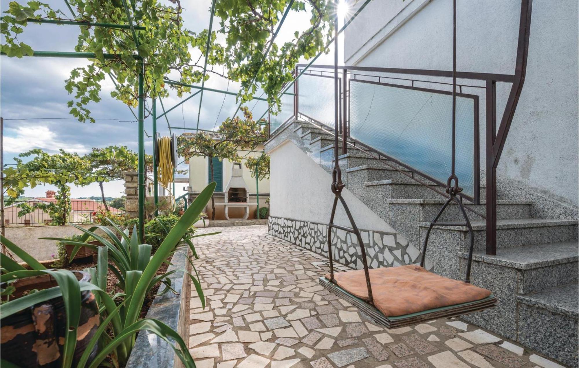1 Bedroom Cozy Apartment In Pola Esterno foto